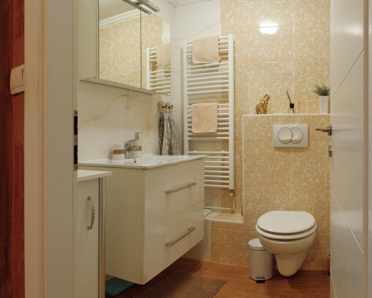 Sunny Day -Arena Zagreb , 2 Bathrooms, 102M², Стая снимка